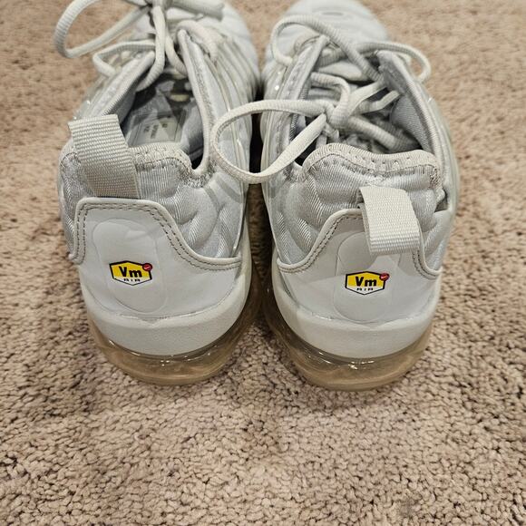 Nike Air VaporMax Plus Mens Size 10 Gray Silver Sneakers Retro Futuristic Street - Picture 6 of 7